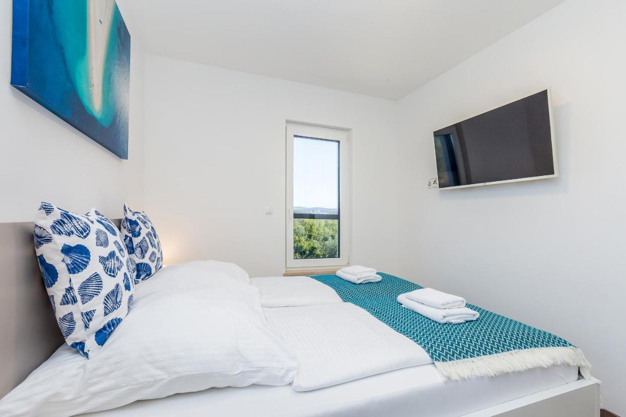 Apartments Luca Đảo Krk Ngoại thất bức ảnh