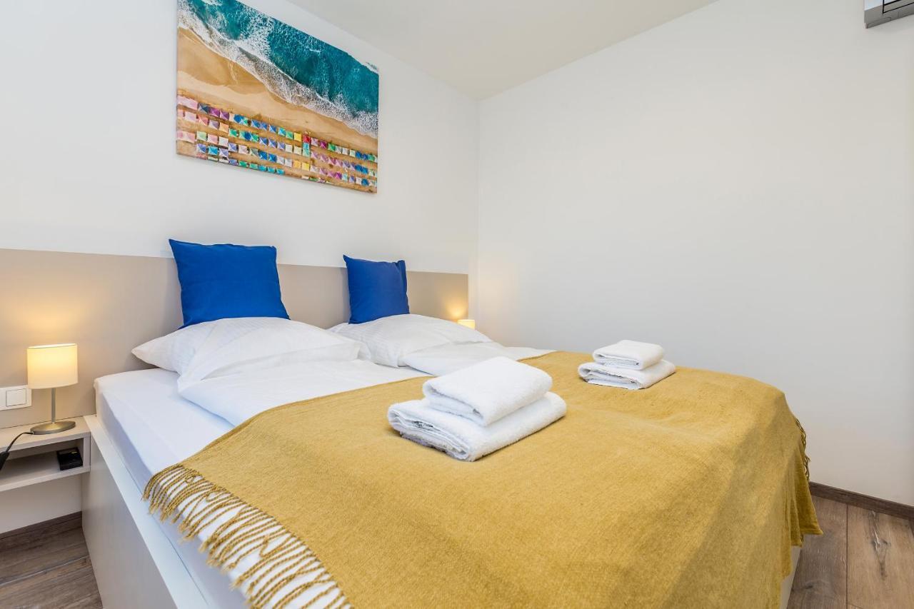 Apartments Luca Đảo Krk Ngoại thất bức ảnh