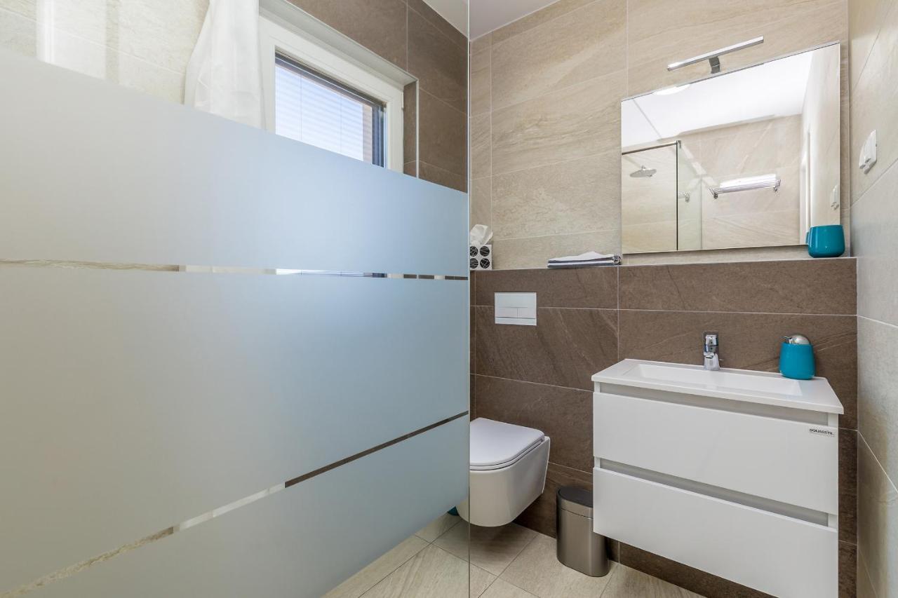 Apartments Luca Đảo Krk Ngoại thất bức ảnh