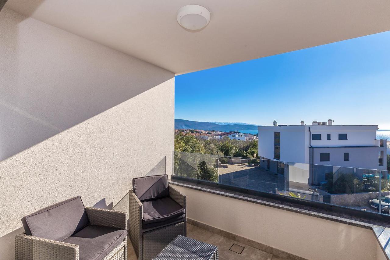Apartments Luca Đảo Krk Ngoại thất bức ảnh