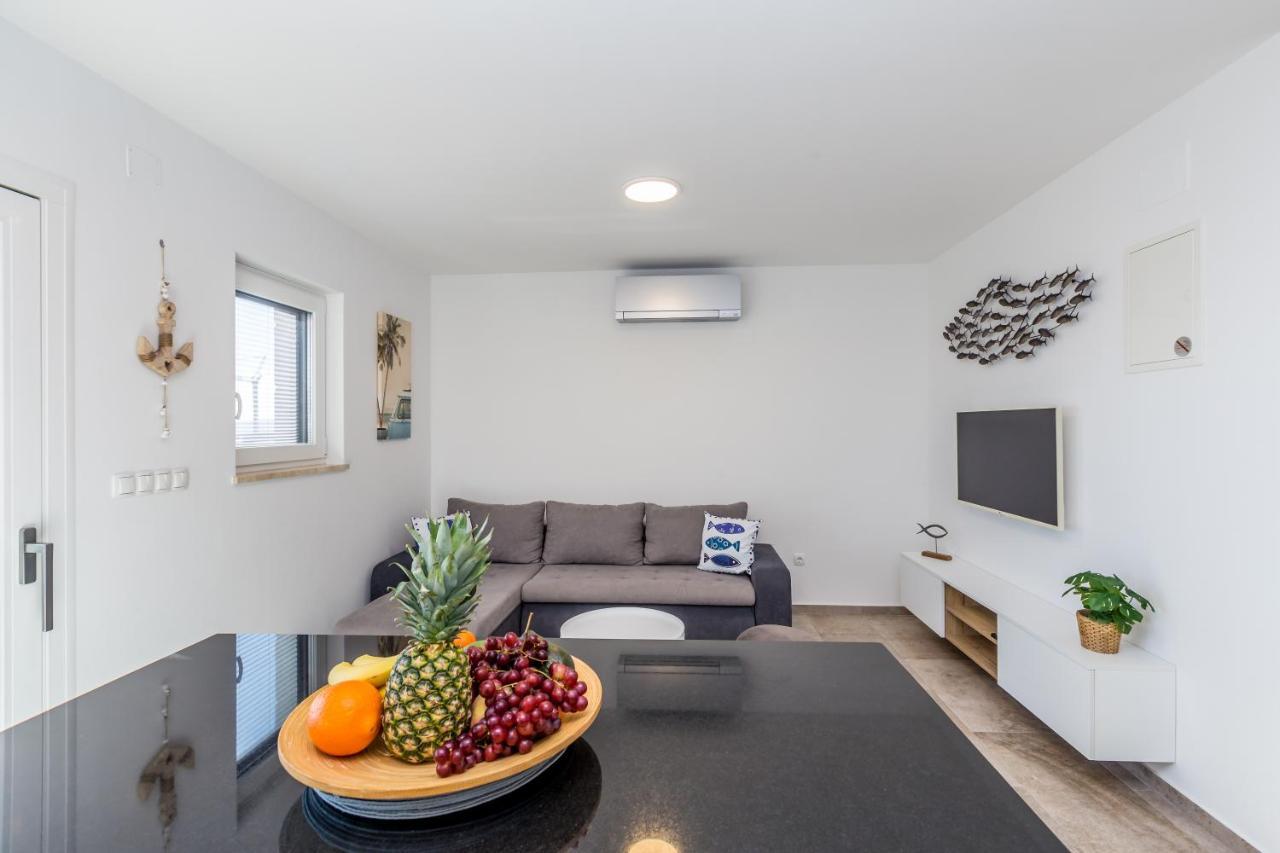 Apartments Luca Đảo Krk Ngoại thất bức ảnh