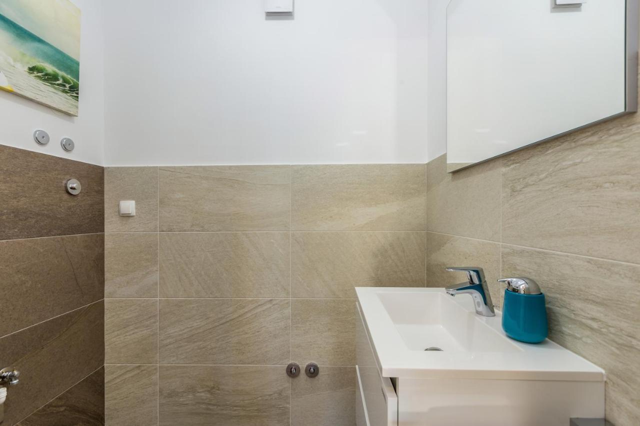Apartments Luca Đảo Krk Ngoại thất bức ảnh